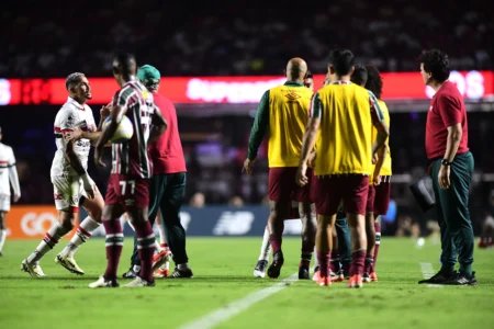 São Paulo e Fernando Diniz: Recordações, Controvérsias e o Tabu no Morumbis.