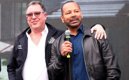Neymar pai age nos bastidores e planeja reforços para o Santos