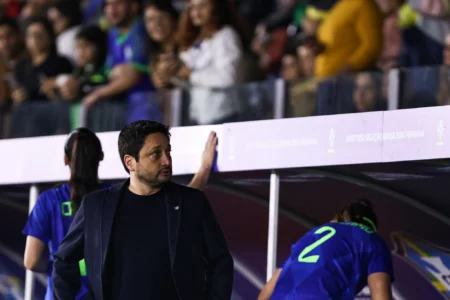 Elias celebra posição do Brasil no ranking da Fifa e admite surpresa: "Aumenta a nossa confiança"