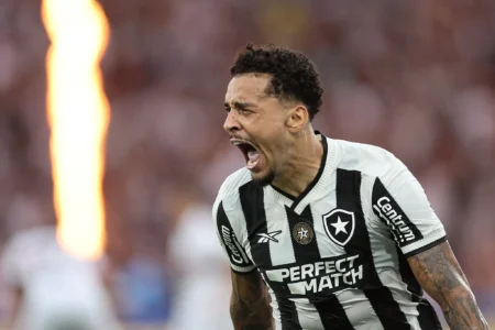 Gregore Realiza Sonho no Botafogo Após Nascimento do Filho no Brasil: "Pai Trabalhador"