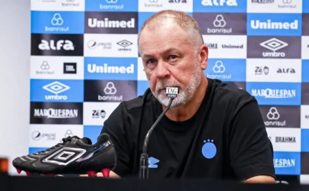 Mano Menezes comenta vaias a Pavón em empate do Grêmio no Brasileirão