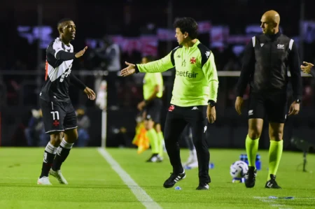 Vasco atropela São Paulo no Morumbis, sob comando de Diniz, em jogo com espírito de casa