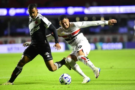 Paulo Henrique celebra centésimo jogo pelo Vasco com atuações decisivas fora de casa.