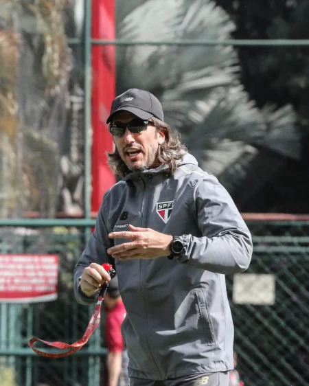Zubeldía no São Paulo: Futuro em Discussão na Diretoria