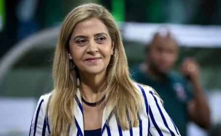 Palmeiras é punido pelo STJD e multado após atos da torcida contra o Corinthians.