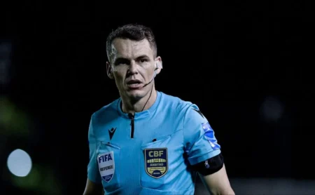 Áudio do VAR de Fortaleza x Santos: CBF divulga detalhes de pênalti marcado por Paulo Cesar Zanovelli.