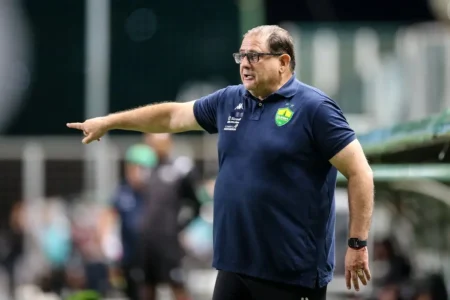 Guto Ferreira celebra solidez do Cuiabá: "Marcar em todos os jogos e não sofrer gols é o caminho"
