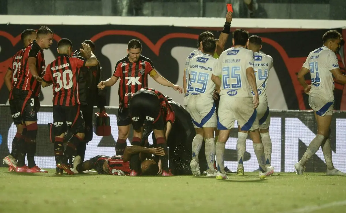 Jamerson se manifesta após lesão em partida contra o Cruzeiro: "Momento difícil"