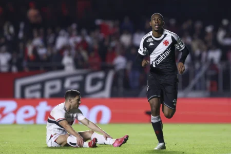 Rayan supera críticas e vive fase de ouro no Vasco