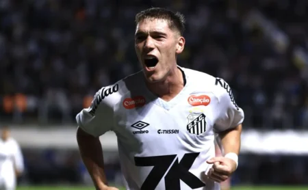 Rollheiser Brilha no Santos sob Comando de Cleber Xavier