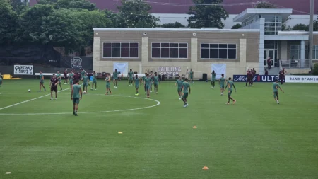 Renato prepara Fluminense para duelo com o Borussia, sem Soteldo