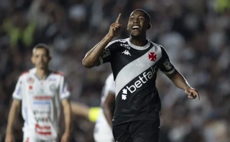 Souza compara Rayan a Adriano Imperador: "Acima do nível"