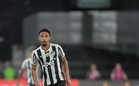 Vitinho Exalta União do Botafogo e Reconhece Desafio Europeu no Super Mundial