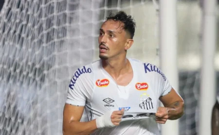 Pituca recebe proposta milionária e pode deixar o Santos rumo ao futebol japonês