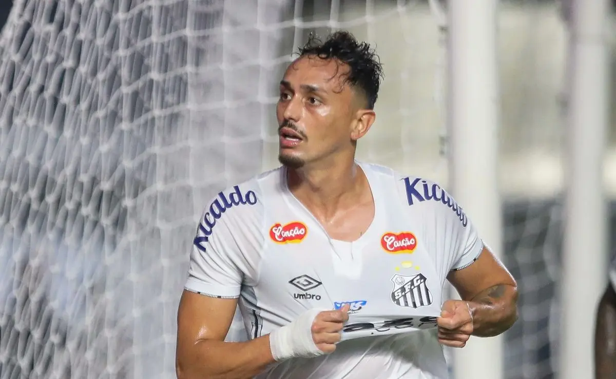 Pituca recebe proposta milionária e pode deixar o Santos rumo ao futebol japonês
