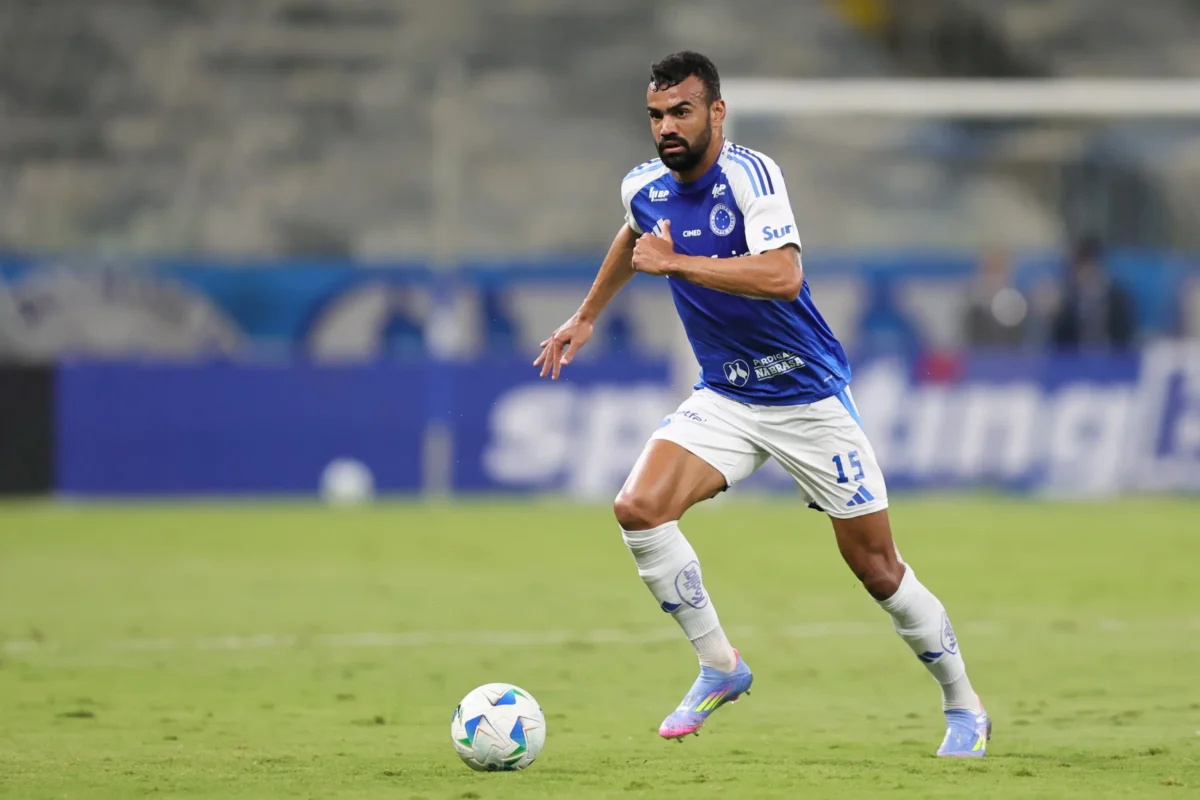 Fabrício Bruno: confira os números do zagueiro no Cruzeiro após 800 minutos sem ser driblado