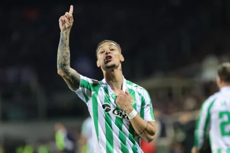 Lenda do Manchester United clama pelo retorno de Antony: "Devolvam-no!"
