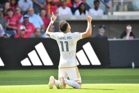 Gols de Gabriel Pec nos EUA geram mais de R$ 1 milhão ao Vasco; confira
