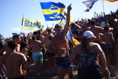 Boca Juniors: Torcida argentina agita praia em Miami antes da estreia na Copa de Clubes (fotos)