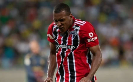 Internacional Inicia Conversas para Contratar Zagueiro da Premier League