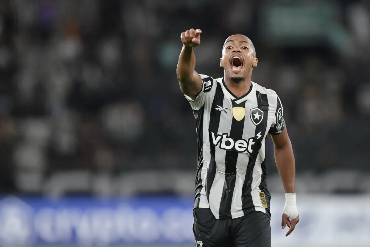 Marlon Freitas analisa dificuldades do Botafogo em vitória contra o Seattle: "É preciso aprender"