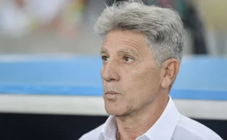Sasse alerta Renato Gaúcho sobre os desafios do Fluminense contra o Mamelodi Sundowns: "Parece o Diniz"