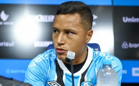 Marlon Cumpre 40% da Meta e Grêmio Encaminha Contratação de Lateral