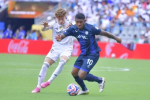 Fluminense avalia positivamente retorno de John Kennedy, mas aguarda definição do Pachuca