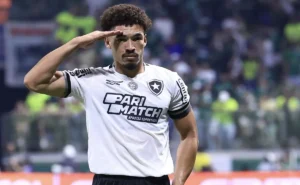 Grêmio finaliza negociação com Adryelson e descarta nova oferta pelo zagueiro