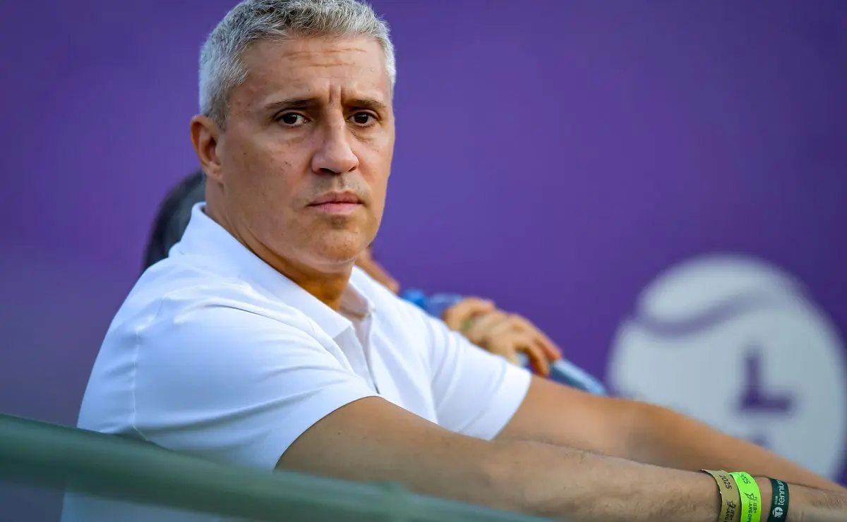 Hernán Crespo dá o aval e São Paulo negocia a contratação do zagueiro Gustavo Medina