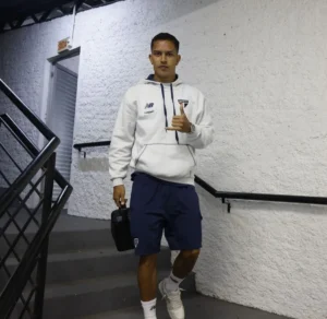 Igor Vinícius se despede do São Paulo e será anunciado pelo Santos nesta terça