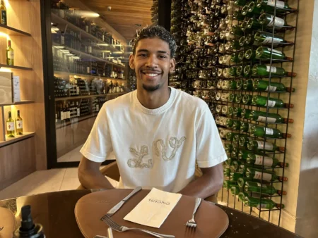 Kauã Santos, ex-Flamengo, compartilha dicas para enfrentar o Bayern de Munique: "Torcendo sempre"