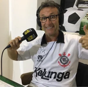 Neto critica Memphis Depay após provocação em música: "Se compara comigo no Corinthians?"