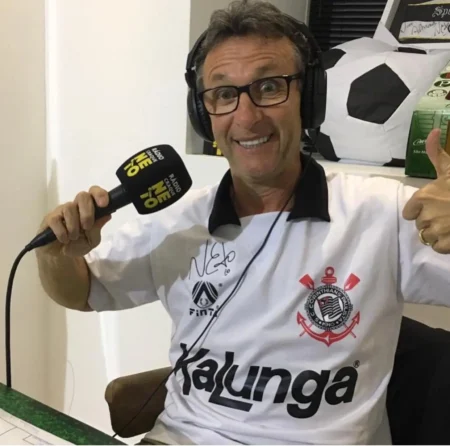 Neto critica Memphis Depay após provocação em música: "Se compara comigo no Corinthians?"