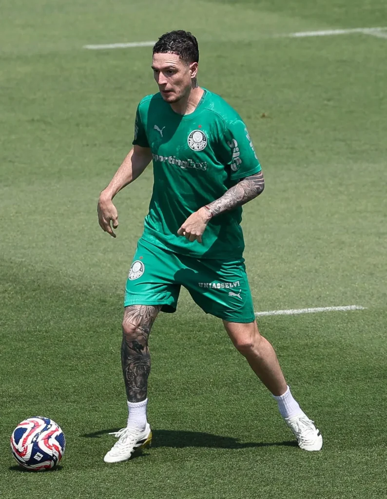 Palmeiras: Aníbal treina e pode ser novidade contra o Botafogo
