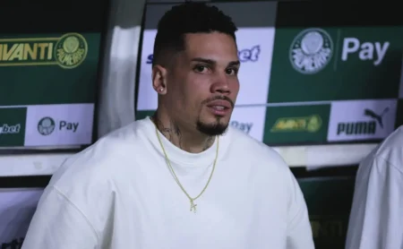 Paulinho Preocupa: Abel e Leila Intensificam Busca por Reforço para Ponta Esquerda no Palmeiras