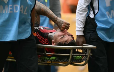 Pulgar sofre fratura no pé direito e desfalca o Flamengo na temporada