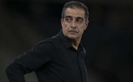 Renato Paiva desligado do Botafogo com 56% de aproveitamento; veja os dados
