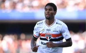 São Paulo busca R$ 63 milhões por Lucas Ferreira e torcida protesta: "Sucateamento do clube"