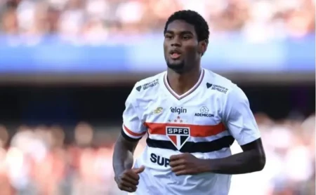 São Paulo busca R$ 63 milhões por Lucas Ferreira e torcida protesta: "Sucateamento do clube"