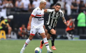 Trio da base pode assumir lateral do São Paulo com a saída de Igor Vinícius