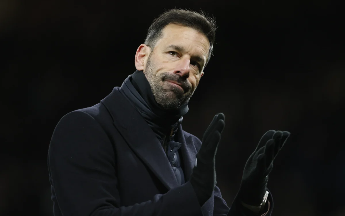 Van Nistelrooy Deixa Time Inglês Após Rebaixamento na Premier League