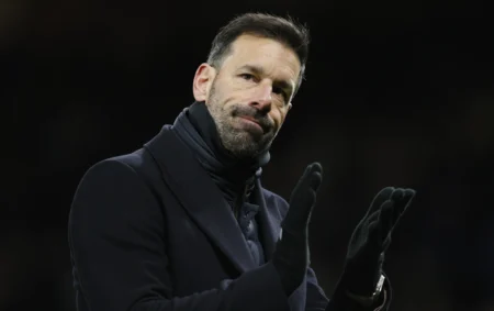 Van Nistelrooy Deixa Time Inglês Após Rebaixamento na Premier League
