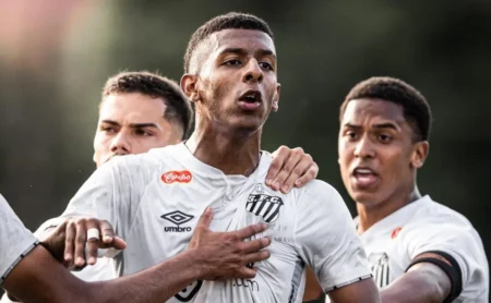 "Alejandro Villarreal é emprestado ao Aldosivi"