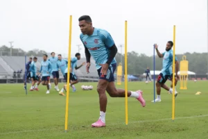 Alex Sandro e Ayrton Lucas Treinam com O Grupo: Expectativa para Reforçar o Flamengo na Copa do Brasil