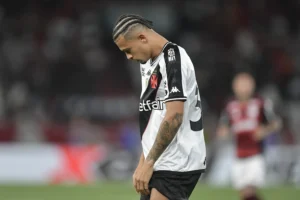 Alvo de organizado, João Victor aumenta lista de conflitos com a torcida do Vasco