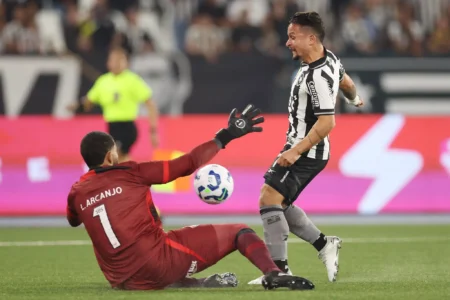 Análise: O Botafogo enfrenta dificuldades na abertura com Davide