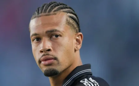 Após expulsão, João Victor enfrenta novo desafio e perde pontos com Diniz no Vasco