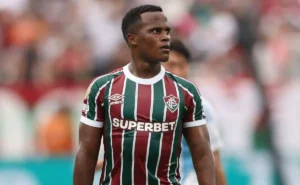 Arias se aproxima de marca inédita entre estrangeiros no Fluminense