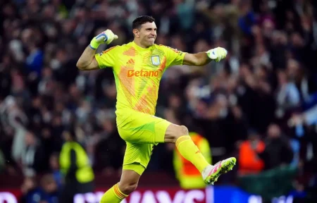 Aston Villa Diz Não à Proposta do Manchester United por Dibu Martínez